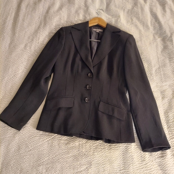Women’s Ann Taylor 3 button Professional Black Blazer, size 2 - Picture 5 of 8